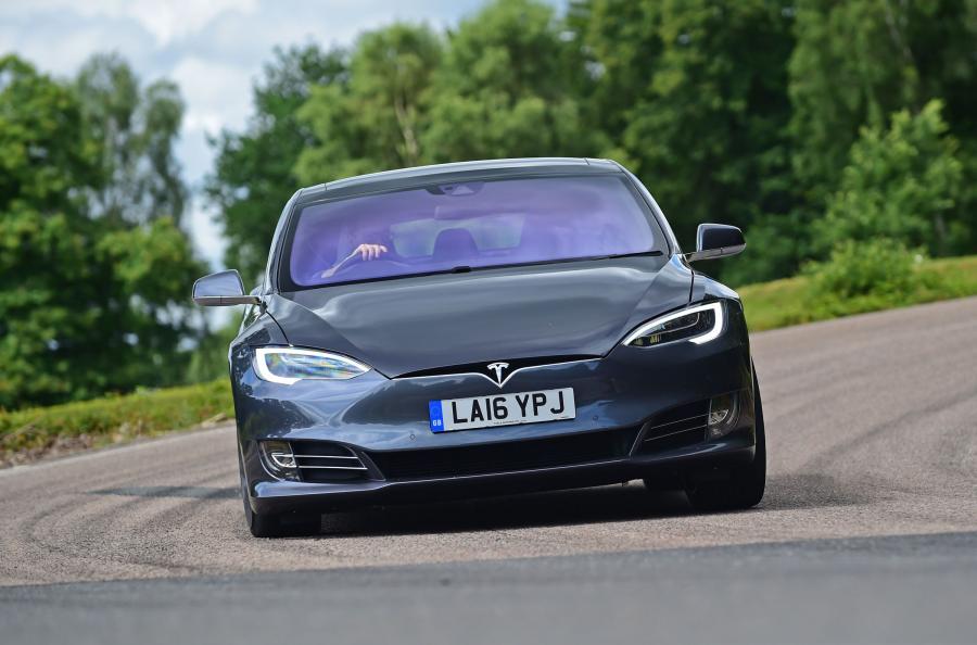  Tesla Model S P90D 2016 года  (UK) (фото 6 из 14)